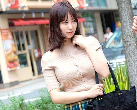 ＜素人ナンパ＞スライム乳女子大生をナンパ！着エロと称して下着拝見！最高のムチムチボディの膣内に中出し!
