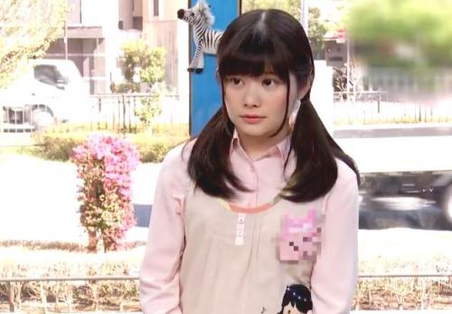 ＜素人＞ロリかわいい保育士さんを裸エルロンで後ろから突きまくって中出しSEX!
