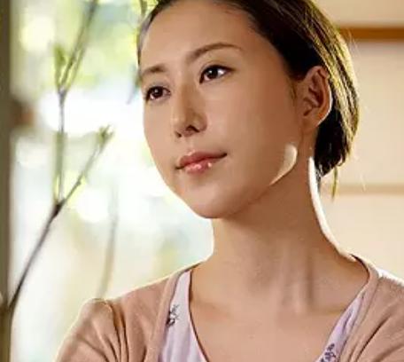 《人妻熟女》エッチの快楽に我慢できず美巨乳手淫女！色っぽい奥様は恥じらいお掃除フェラ付き背徳不倫セックス[オナニー人妻]