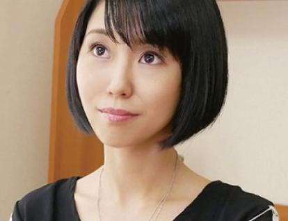 「旦那よりかたいチンチン触りたい…」寝取られた30代乙女顔のエッチな奥さんがエロモード全開に！初AV作品でいきなり中出し