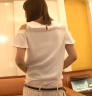 後ろ姿でハミパンでちょいエロ娘なお嬢様系なお姉さんがエッチの一通りのセックスを見せてくれる♪