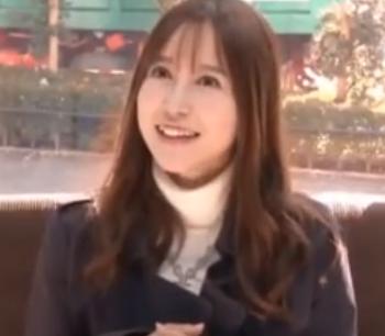 ご主人はパイロットという社内恋愛から結婚した白い洋服の映える色白の女性は身体を許すと他人の肉棒でもおかまいなし☆