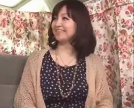 《人妻熟女》四十路既婚者ゲット連れ込み！敏感性感帯ですぐイキHな奥さん♪ラブホテル生ハメ激イキ中出しSEX[ナンパ熟女]