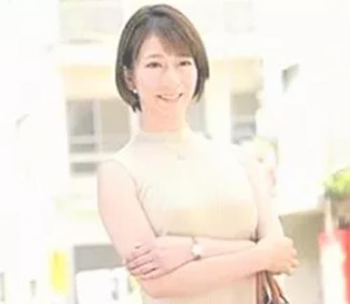 《三十路人妻》運動好きの30代奥様子持ちなのに浮気しちゃう！スレンダー美人膣内射精不倫セックス[デビュー人妻]