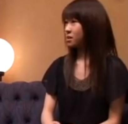 不況で旦那が働けなくなり生活費のために応募したイイおっぱいの人妻がやっぱり面接後は裸にされてしまう…