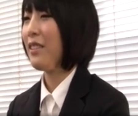 リクルートスーツにショートカットの国立大学経済学部の女の子の足テクニックに興奮して射精してしまう！