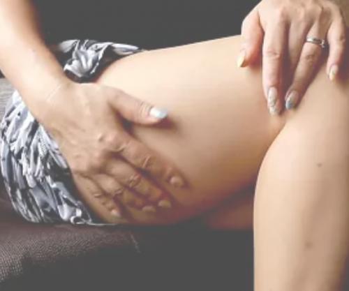 《人妻熟女》50代おばさんのぽっちゃり巨乳で性欲興奮！濃厚ベロチューと巨根ピストン激イキ不倫中出しセックス[浮気人妻]