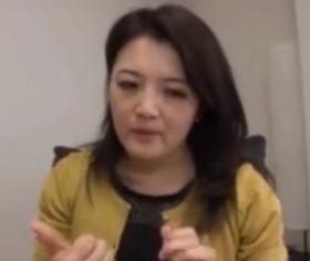 元気のあるオバサンはピンクの電マに大興奮でおしゃべりが止まらない…でも性感帯を探られるとエロい女に変わっていく