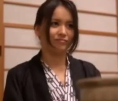 豪華にお泊りで浴衣が似合う黒髪の美人はスクール水着にも着替えてリクエストにも応じてくれる巨根好きの良い娘♪