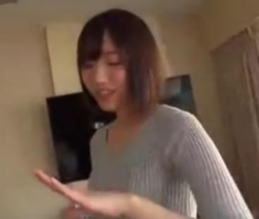 指輪を気にする巨乳で乳輪大きめな女性は挑発的セクシーな下着を身につけて黒パンストを男に破られて挿入されてしまう！