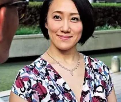 《人妻熟女》四十路肌ツヤ色気極上美顔素人奥様！全身敏感性感帯でHな浮気奥さん♪ラブホ不倫激イキ絶叫セックス[ナンパ熟女]