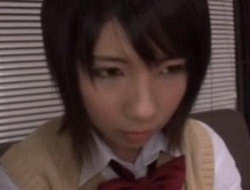 フェラで口内射精した精子をアソコにヌルっと擦り付けて手マンでイキ！