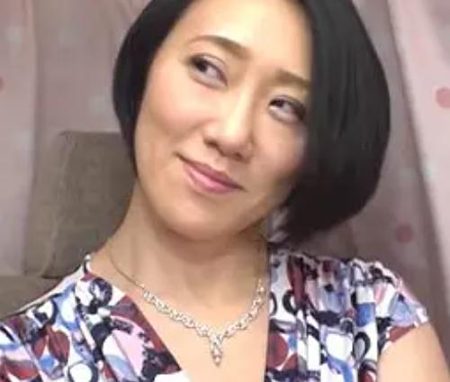 《人妻熟女》40代素人エロ奥様口説き！性欲旺盛で淫乱なHな浮気奥さんをラブホ連れ込み不倫激ハメ撮りセックス[ナンパ熟女]