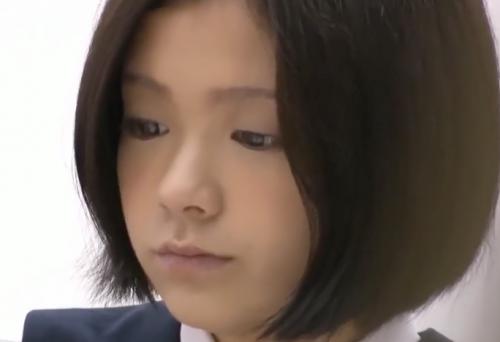 清楚系の女子高生を図書館で痴漢しちゃう！