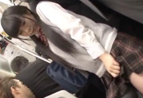 清楚系ロリJKを電車内で無理やり痴漢しちゃう！