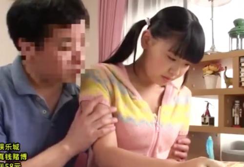 ロリロリ少女を変態家庭教師がおっぱいにいたずらしちゃう！