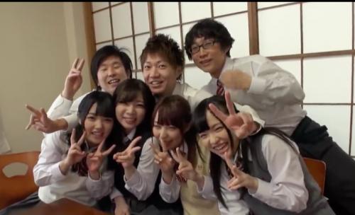 巨乳JKたちが男子たちと乱交セックス！