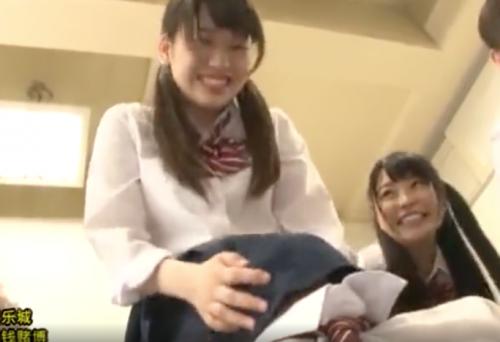 えっちなJKたちが一人の男の子にご奉仕！