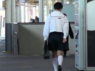 『絶対イクもんか…』ボーイッシュな制服JKが電車痴漢で声我慢＆イキ我慢！！羞恥の凄テクレイプで失禁お漏らし痙攣連続絶頂♥