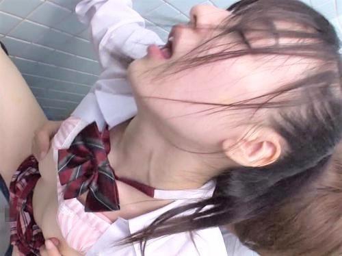 ＜乳首イキ＞『乳首やだぁぁーーーーッ‼』制服美少女を密室に連れ込み乳首調教！凄テク痴漢で痙攣失禁お漏らし♡＜JKレイプ＞
