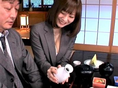 ＜枕営業＞美人OLが巨乳ボディで取引先を”性接待”ｗｗ契約の為に手段を択ばぬベロチュー汗だくオフィスセックス♡＜痴女＞