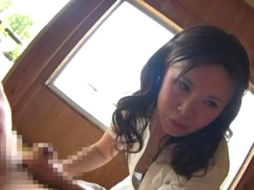 「ほら・・・こんなになっちゃって」「いやらしくなっちゃって・・・」「・・・ココにナニ入ってるの？」オナホール販売のおばさんの痴女営業
