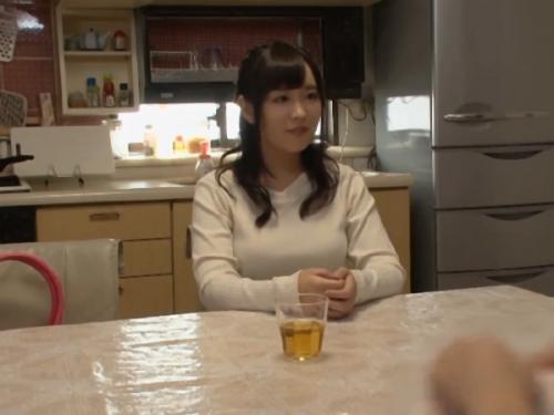 「もしかしてこういうのに興味あるの？」「・・・やってみる？・・・セックス」バイブ使いの美人姉と童貞喪失セックス！