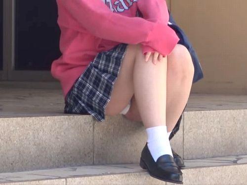 母子家庭で進学費用は自分で貯めたいめっちゃ真面目なイイ子のパンチラｗおじさん騙されてもいいから援助したくなるパパ活JK！