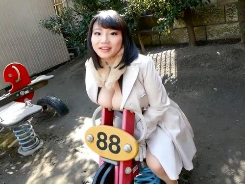 【澁谷果歩】公園の遊具に絶対乗せてはいけない爆乳Kカップ！遊んでる子供も逃げ出すおっぱいモンスターの激エロ淫語責め！