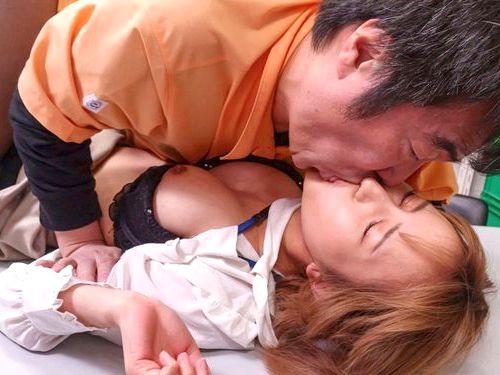 【百永さりな】欲求不満なせいでイカセたらご奉仕も挿入もカラダが拒否できないｗ威圧してくる高飛車なエリートOLにお仕置き！