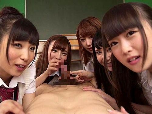 「乳首好きなんでしょう？」肉食系の女子校生たちに執拗に弄られ舐められる痴女責めハーレム