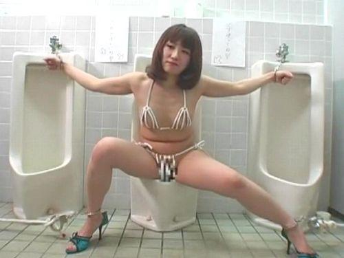 即金が必要なお嬢様に断る選択肢はなかったｗｗｗ公衆トイレで拘束放置！酔っ払いにからまれ恐怖と恥ずかしさで悶える肉便器！