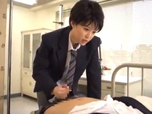 【葵つかさ】「溜まってんのか？」男装して男子校に潜入した女捜査官が身バレのピンチ！保健室でこっそり口止めご奉仕！