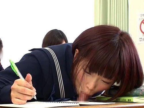 机！黒板！ロッカー！から飛び出るチ●ポ！おしゃぶり当番の激カワ女子校生が授業中も休み時間も絶えずヌキ続ける女子校！