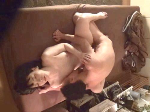 仕掛けた隠しカメラで記録されたOLの色白美肌美乳ｗコタツでイチャイチャしてなし崩し！ヤリ部屋にナンパ連れ込み即セックス！
