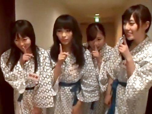 【羽月希×長澤あずさ×真木今日子×初美沙希】男子部屋へ逆夜這い！ 小悪魔痴女たちの休眠チ○ポ襲撃バコバコバスツアー！