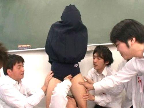 【このは】恥ずかしくても違反者はスカート狩りされスカート巾着！セーラーブルマが制服になった学校でノーパンブルマ性教育！