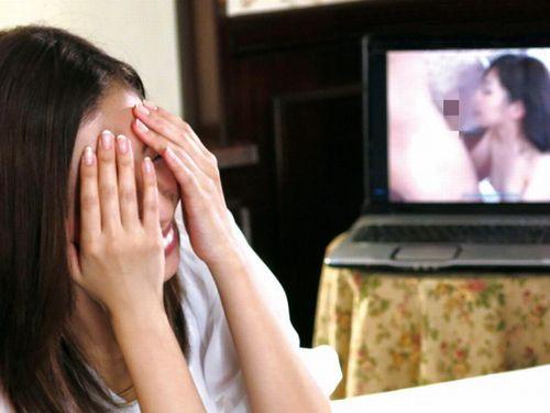 【横山美雪】直視できない自分の恥ずかしいデビュー作品ｗ羞恥心を限界まで煽られて引き出された最高にエロいセックス！