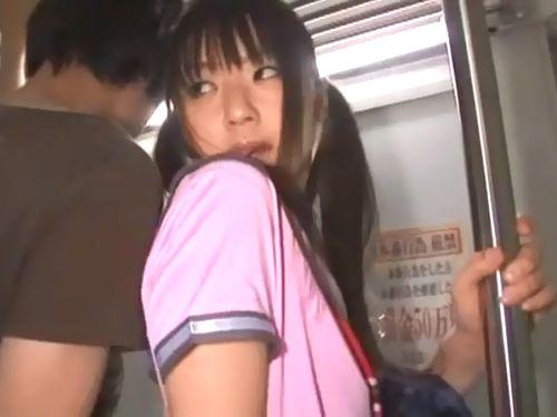 【つぼみ】制服イメクラ痴●電車でリアルな演技してくれるNo.1風俗嬢！興奮しすぎた客の本番交渉に笑顔で対応！