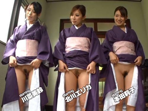 【北川エリカ／本田莉子／川菜美鈴】仲居さんがノーパンでお出迎え！玄関入ったら即尺フェラから歓迎挿入させてくれる温泉旅館！
