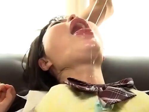 【なつめ愛莉】エグいイラマでネバネバ唾液大量放出！ストーキングした女子校生が自宅の玄関開けた瞬間に襲撃する押し込みレ●プ！