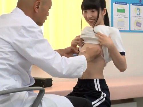 「先生、メジャーで乳首が擦れて変な気分になっちゃいます♡」敏感微乳を弄くり回して純真女子校生を身体検査！