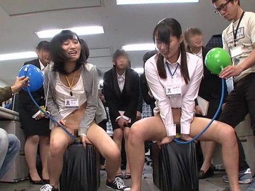 就活大学生に見せつける羞恥プレイ！ピストンディルド空気入れで風船割りゲームｗSOD女子社員が会社説明会で企画業務に挑戦！