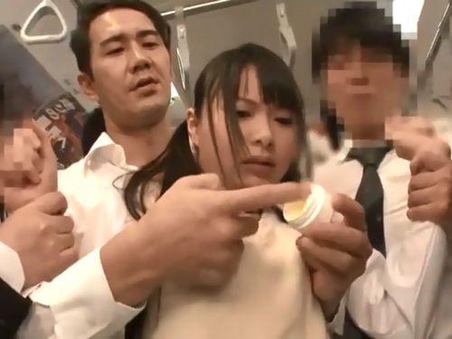 【なつめ愛莉】満員電車で羽交い絞めにされ膣内に塗り込まれる強力媚薬！痴●集団に犯●れた発情女子校生の潮吹き絶頂！