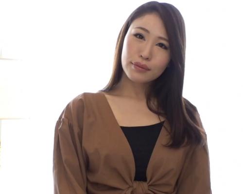 ＝素人ナンパ＝巨乳奥様が初めてのパイズリ48手に挑戦！興奮した奥様はそのまま常におっぱいを密着させ優しく筆おろしセックスに！
