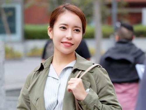 ＝熟女ナンパ＝性生活の話に始まり下着、性感チェックを巧妙に遂行。下半身をさらけ出させる。そしてホテルへ！