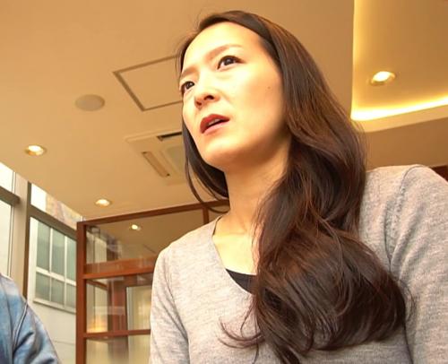 ＝素人ナンパ＝「わたしオバサンだけどいいの？」上手く気持ちを乗せて下着を拝見！そして動揺している熟女をねぎらうどころか容赦なく犯す！