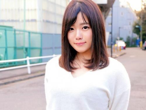 ＝素人ナンパ＝生素股をしてもらうと、勢い余ってヌルッと挿入、そのまま連続生中出し！