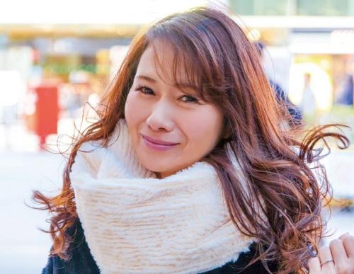 ＝素人ナンパ＝「綺麗に歳を重ねた女性にインタビューしてます」と熟女の綺麗ドコロを建前ナンパ。