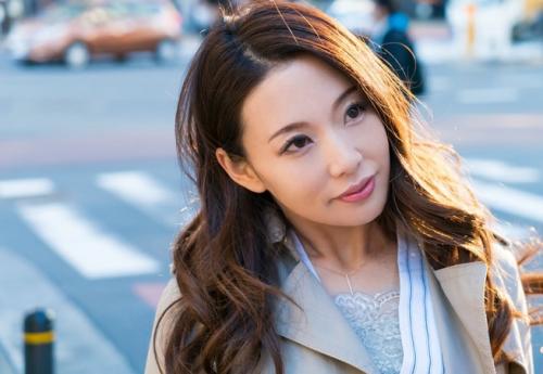 ＝素人ナンパ＝オトナな女の下着、性感チェックを巧妙に遂行。下半身をさらけ出させる。そしてホテルへ！